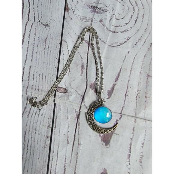 Cresent Moon Pendent Necklace With Blue Gem Silver Chain No Markings - Picture 1 of 7